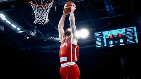 篮网摆烂策略下，曾凡博能否成为球队重建希望？